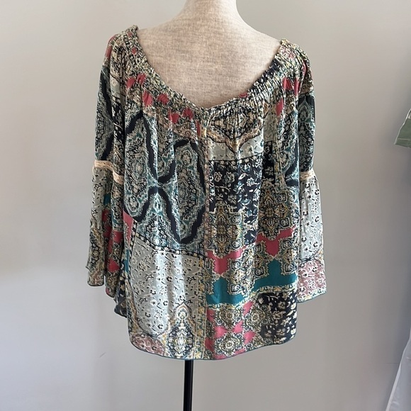 O’Neill size XL bohemian split sleeve w/ ties off shoulder blouse. 100% Viscose - Picture 5 of 7
